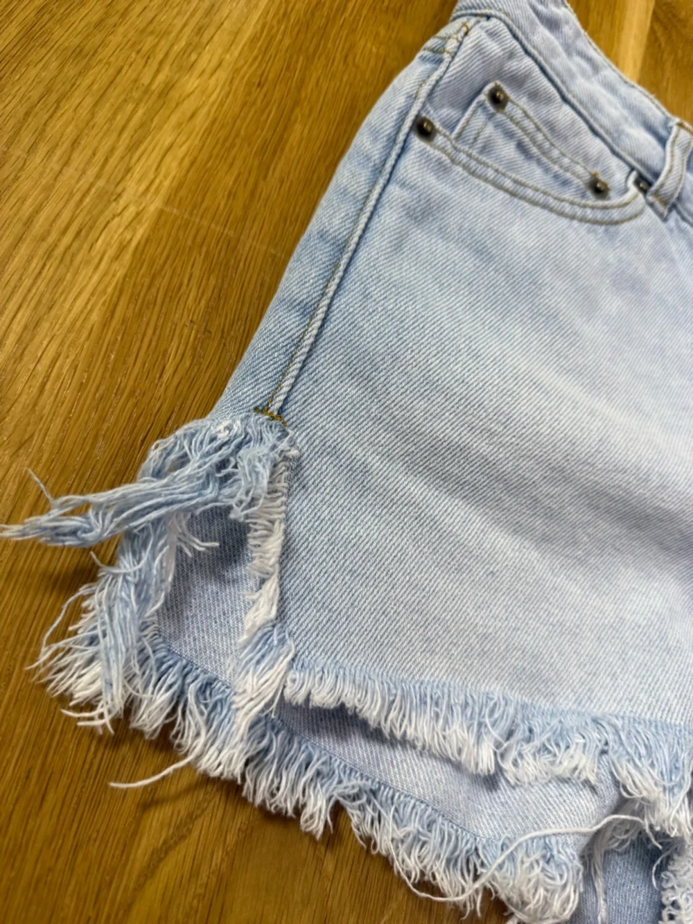 Dr. Denim Denim Shorts High-Rise Light Wash Distressed Cutoff Women’s Size 25